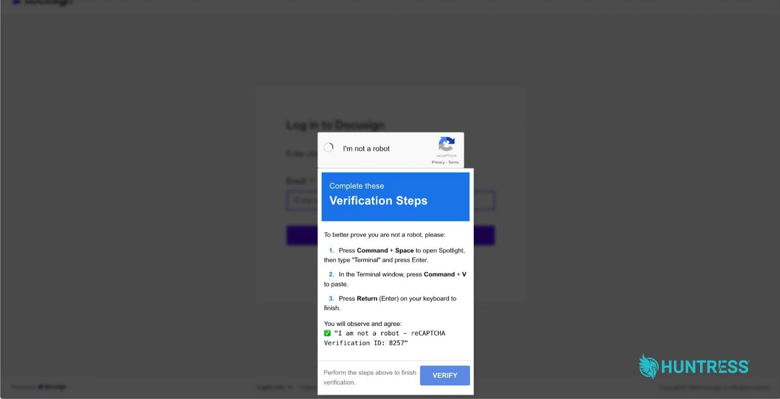 Figuur 1: In een ClickFix-aanval volgt het slachtoffer nepverificatiestappen die uiteindelijk kwaadaardige code op hun eigen machine activeren.